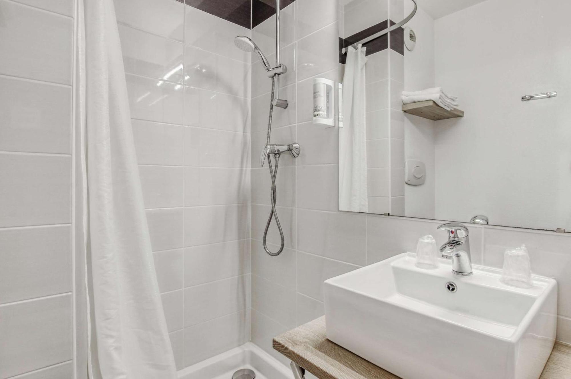 Brit Hotel Clermont-lʼHérault Kültér fotó